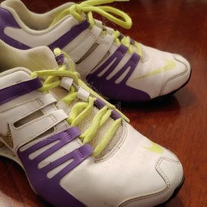 Nike - Women's Size 7